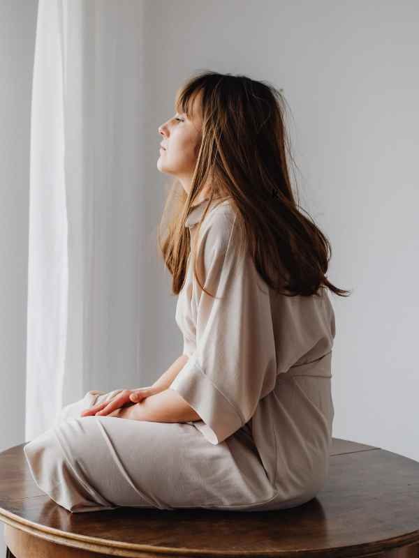 Signs-You-Need-a-Quiet-Pause-in-Your-Daily-Routine